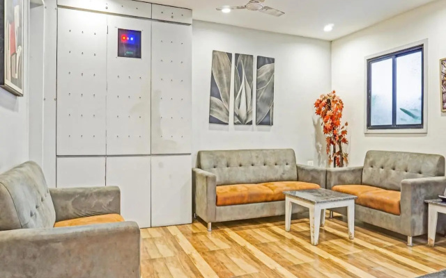 OYO 946 Royce Studio Apartments