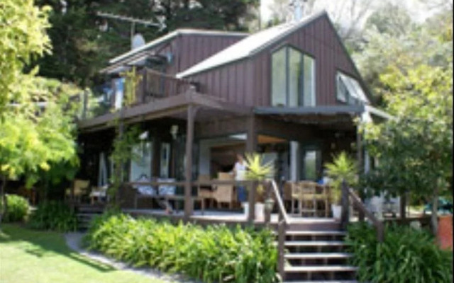 Rangimarie Anaura Bay Beachstay