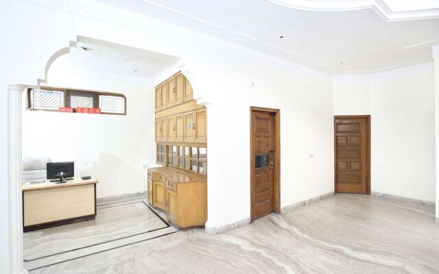 OYO 16130 The Corner House