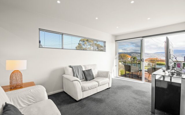 Tranquil Tranmere- City Views- 3 Bedroom