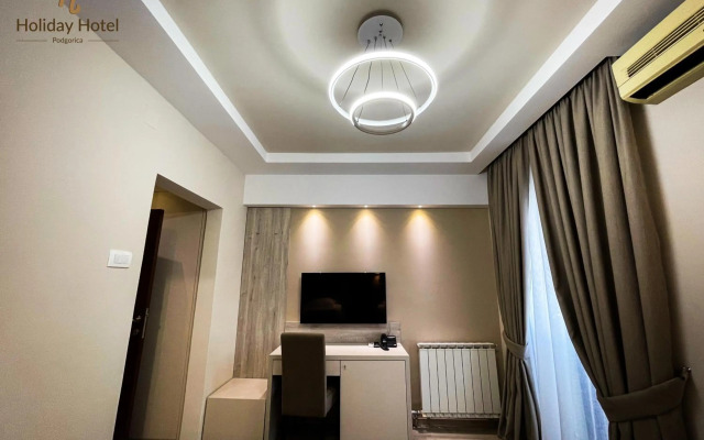Hotel Holiday