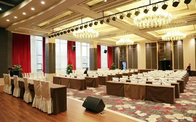 Rezen Kingtown Hotel (Chongqing Ranjiaba)