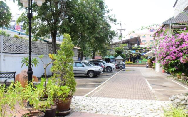 Puangpen Villa Hotel
