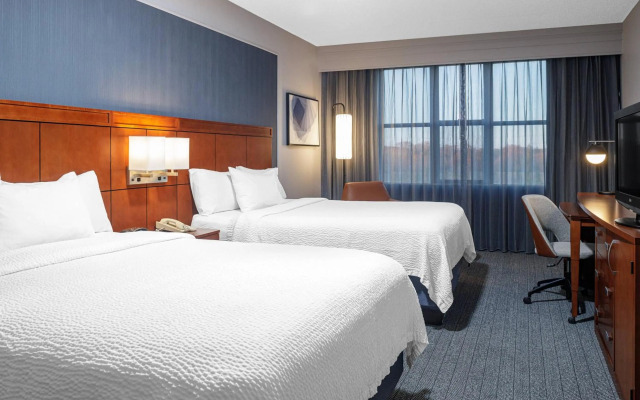 Courtyard by Marriott Long Island MacArthur Airport