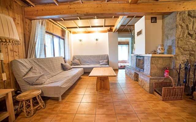 Klimatyczna Chatka u Podnóża Góry