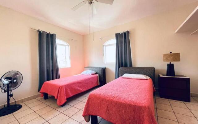 Casa grande con 4 habitaciones! Cerca del mar.