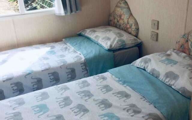 Midden Manor Country Stay on a Working Dairy Farm