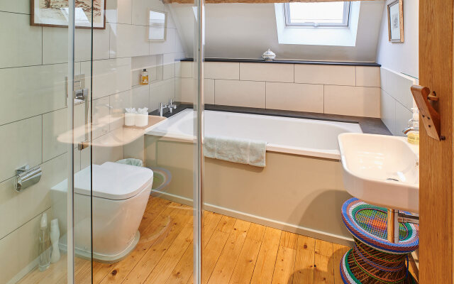 Host Stay Penrheol Farmhouse