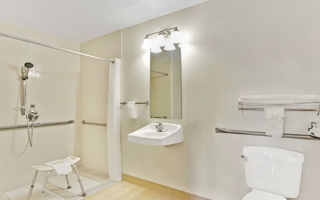 Super 8 by Wyndham Irving/DFW Apt/North