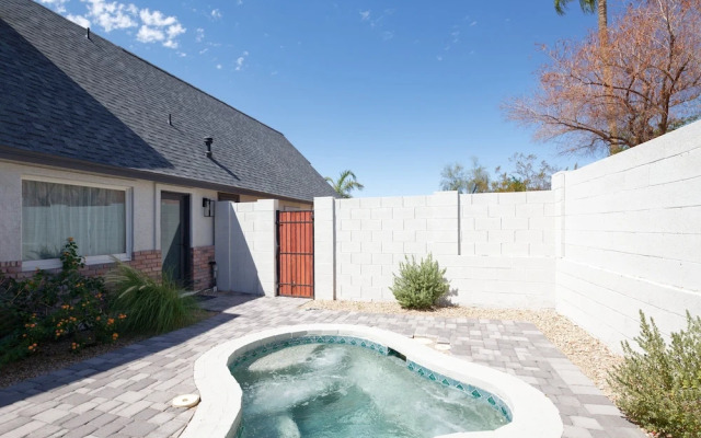 Majestic Mountain Mansion-pool -spa & Guest House