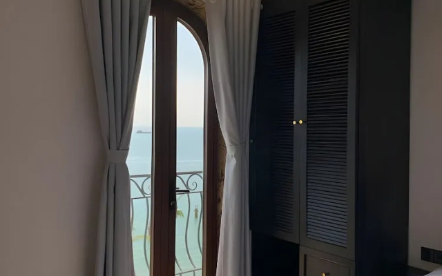 The Room Hotel Phu Quoc - Starbucks
