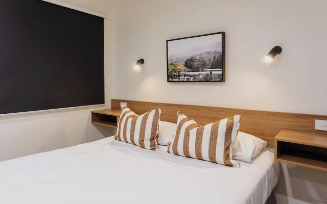 Coomera Lodge Hotel – Guest Rooms – Gold Coast