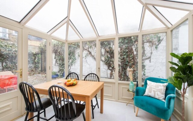 The Falkland Hideaway - Modern 2BDR with Garden