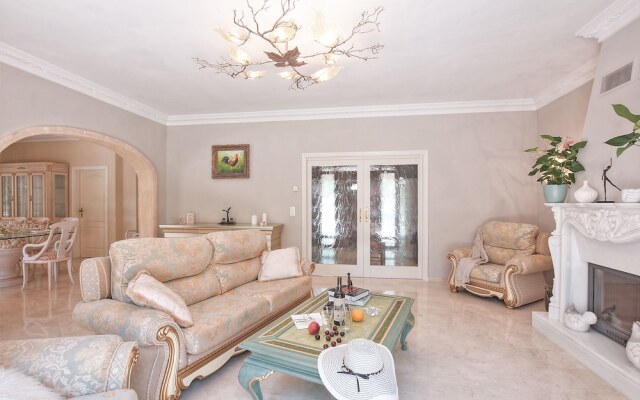 Gorgeous private villa for 10 in Moraira