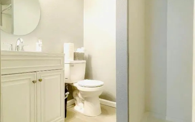 Spacious Studio with Private Entry