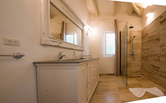 7 Bedrooms Luxury Colonial Villa Complete New 2017