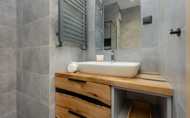 Modern Apartment Wola by Renters