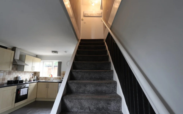 EasyTravel NEC Airport 3 Beds House