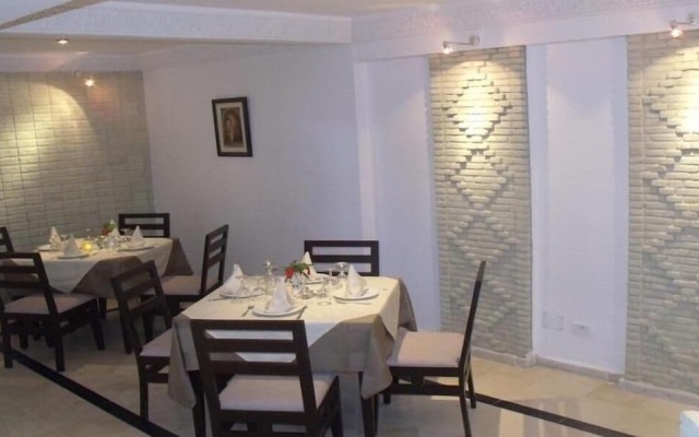 Appart Hotel Castilia Suites