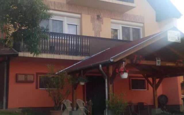 Ország Apartmanház