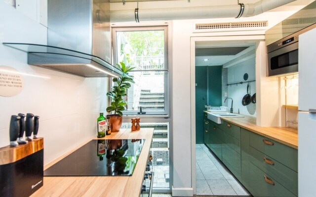 Restful Room in the City With Rooftop Terrace