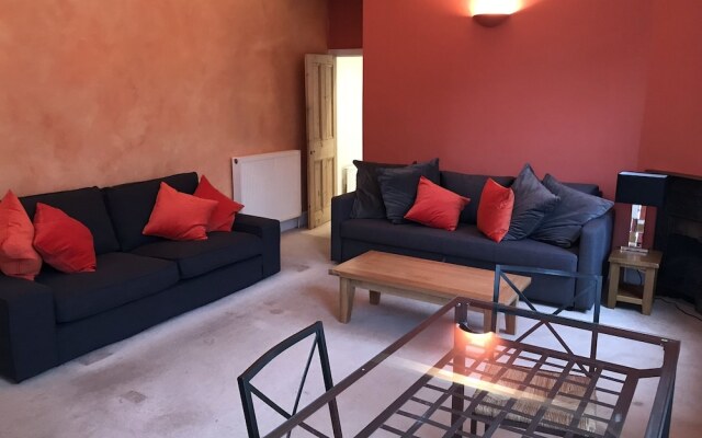 Wix's Lane 3 bed Apartment