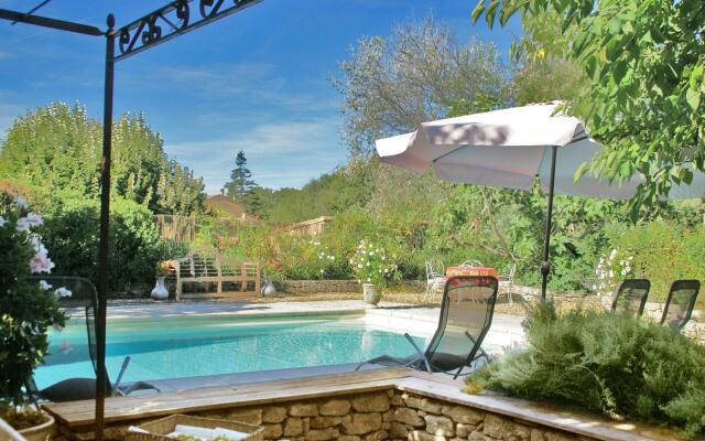 Splendid Villa in Viens With Swimming Pool