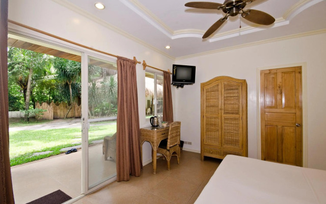 Mike's Dauin Beach Resort