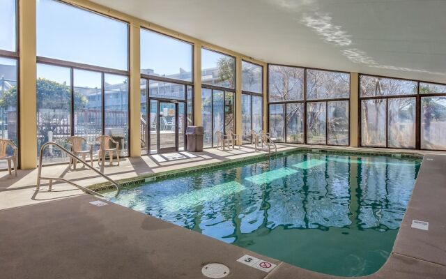 Seaside Beach and Raquet 4710