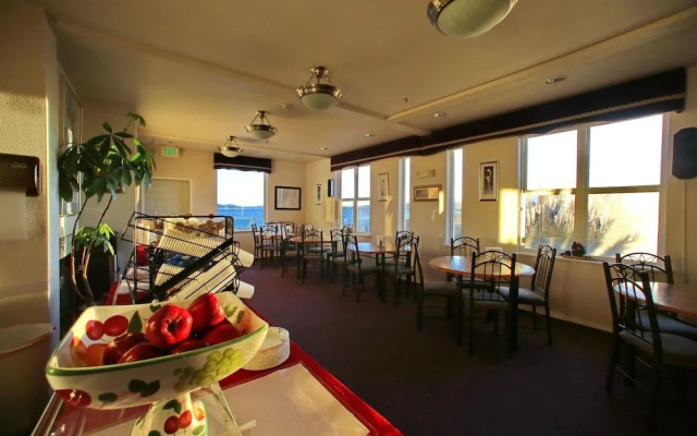 Tides Inn & Suites