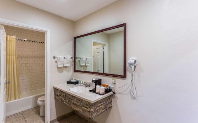 Mount Vernon Inn Escondido Downtown