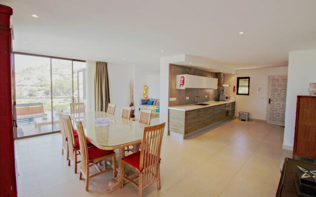 Laja - panoramic hillside holiday house in Moraira
