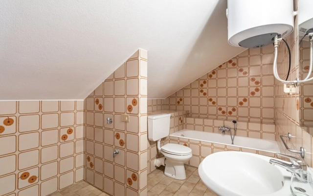 Attractive Apartment in Loano With Garden