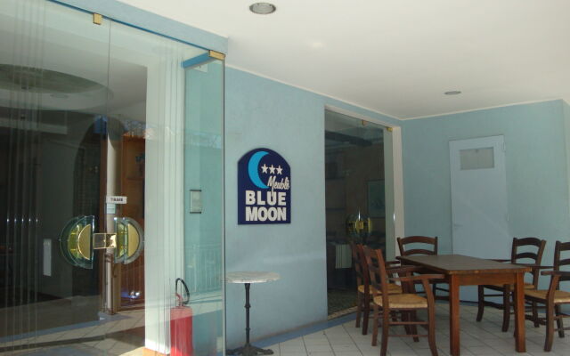 Hotel Blue Moon