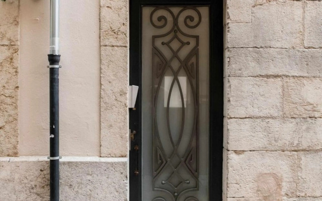 Revitalized Downtown Apartment in Historical Building