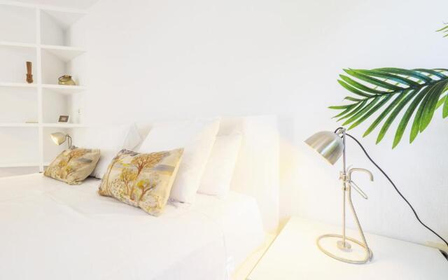 Cubo's Beach House Comfy Sun