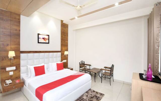 OYO 13678 Hotel Celebrations