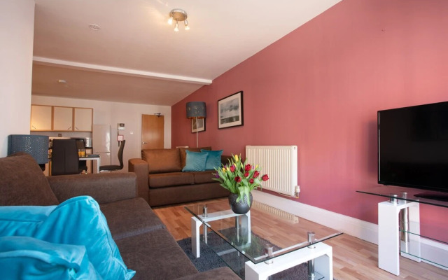 Rest & Recharge Regents CT 2bed Sleeps 7