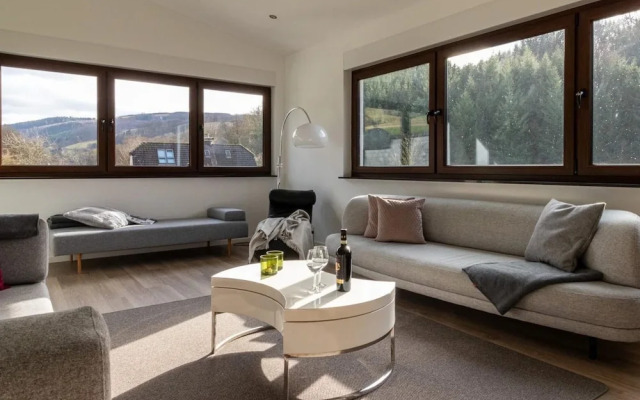 Modernes Split-level Haus Nahe am Hennesee