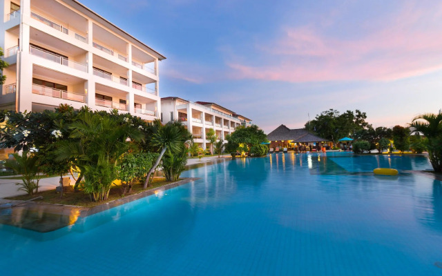 Peninsula Bay Resort