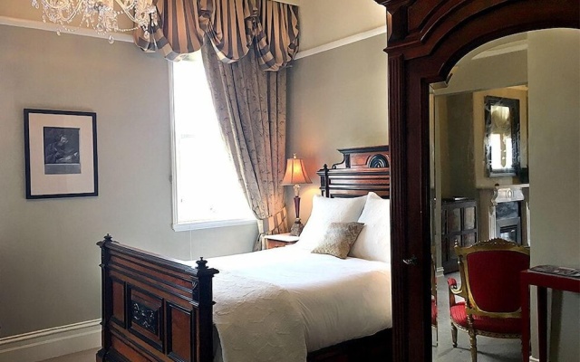 The Empyre Boutique Hotel – Guest Rooms – Castlemaine