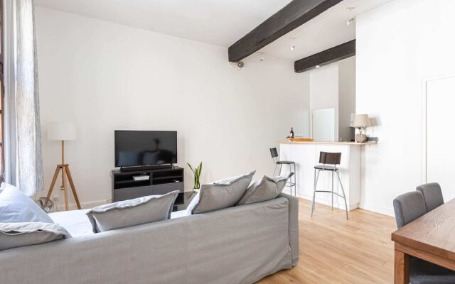 Cosy apartment in historic center by GuestReady