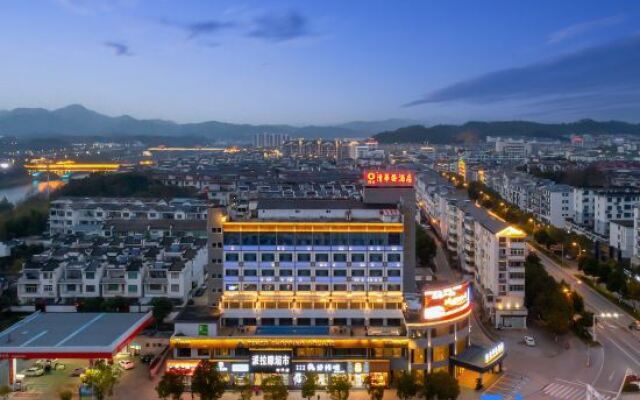 Wuyuan Qinghuawu International Hotel