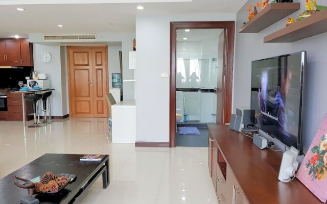 A Large 2 BR-3 Baths 207 Downtown