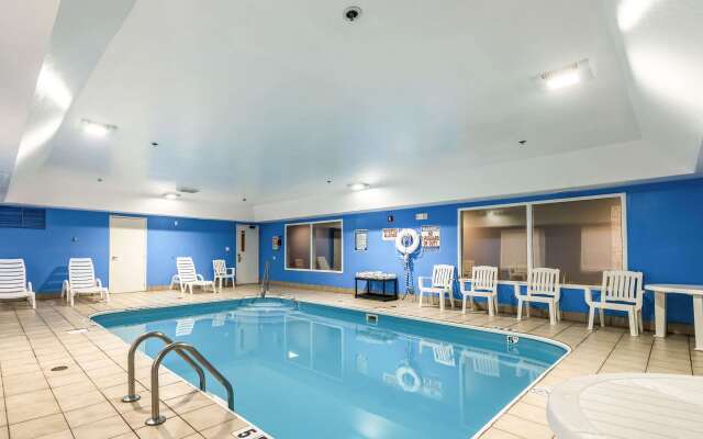 Comfort Inn & Suites Dayton Northwest - Englewood