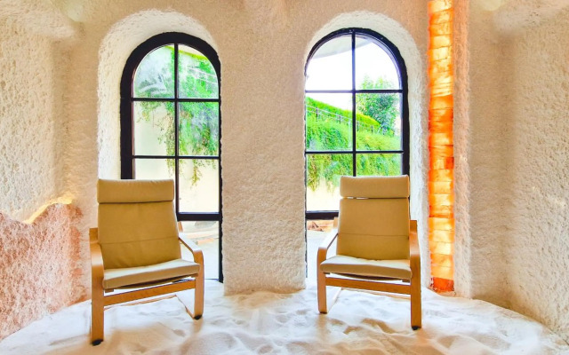 Grand Royale Apartment Complex & Spa