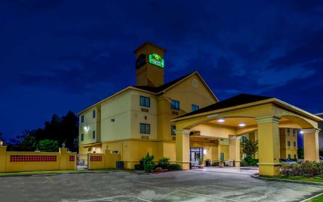 La Quinta Inn & Suites by Wyndham Pasadena