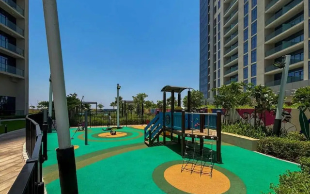 2BR Near Downtown w Balcony Pool Canal Views