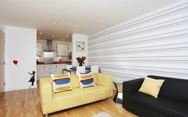 Deluxe Tower Bridge Apartment