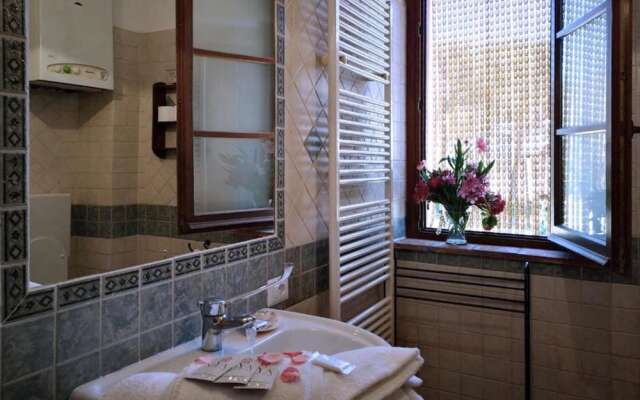 Pomegranate apt With Shared Pool